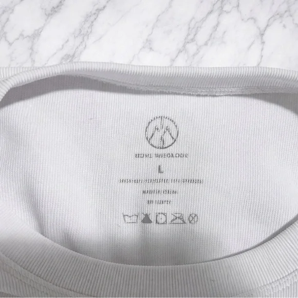 Move theology White Crew Neck Crop top - Picture 4 of 4